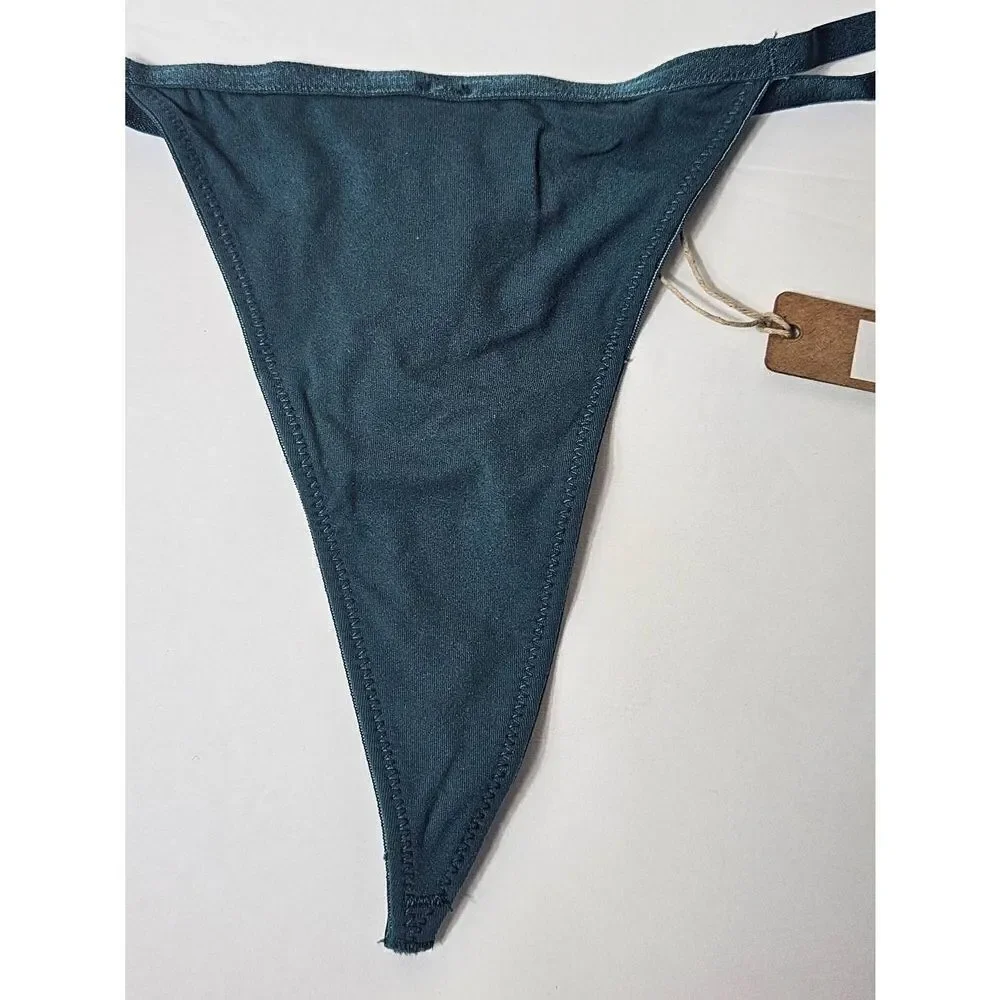Skims string panty Nwt‎